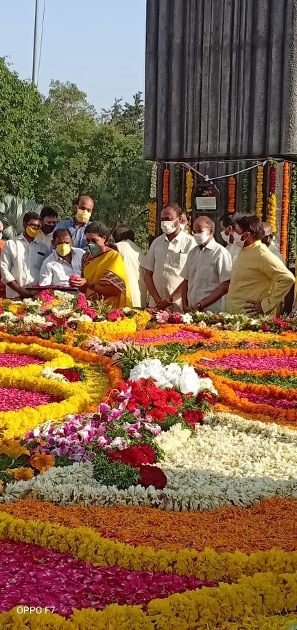 NBK-and-his-family-pays-tribute-to-NTR-6.jpeg