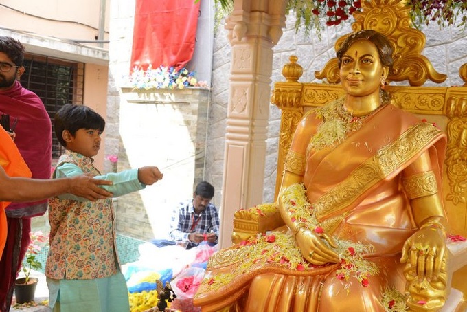 Vijaya Nirmala Statue Inaguaration-1 (43)1582184333