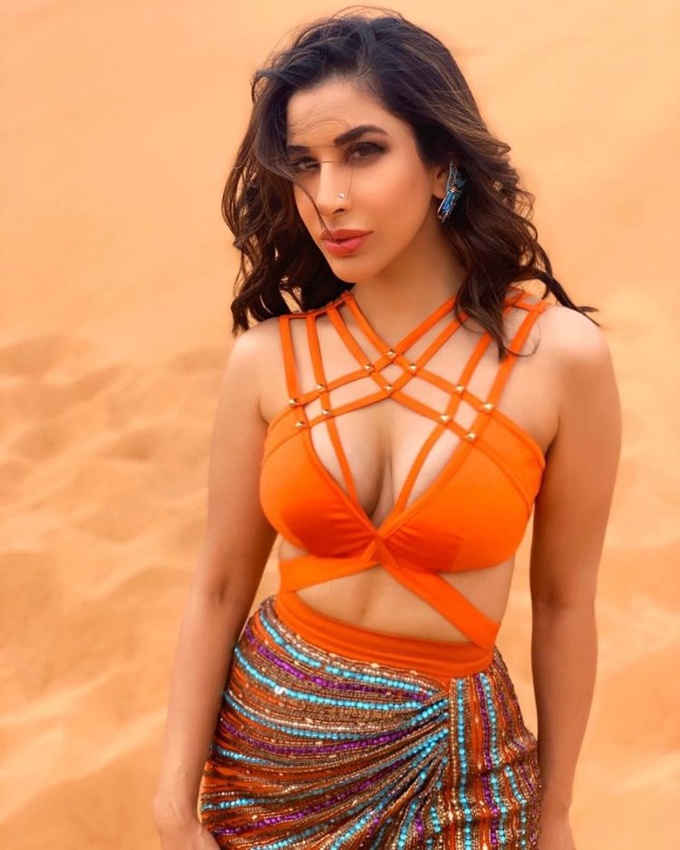 Sophie-Choudry-1