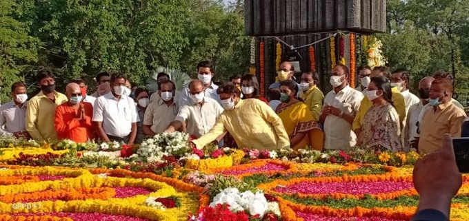 NBK-and-his-family-pays-tribute-to-NTR-3.jpeg