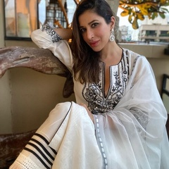  Sophie Choudry Albums
