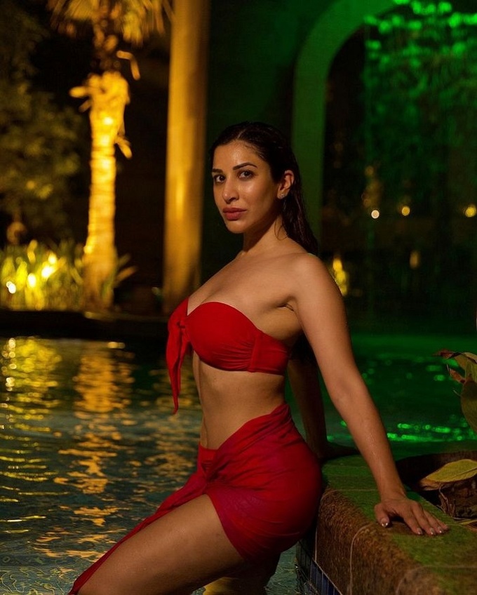 Sophie Choudry Albums3